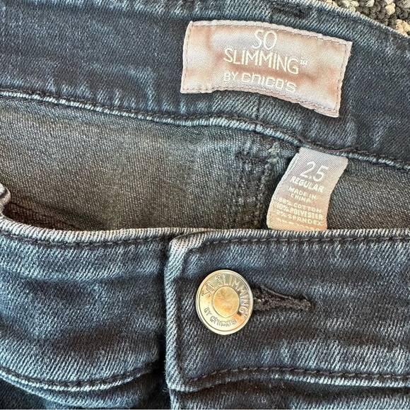 Chico’s So Slimming Black Classic Denim Jeans, 2.5 - Picture 4 of 5